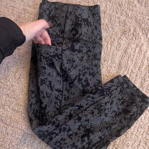 Athleta Women’s Salutation Stash Pocket 7/8 Tight